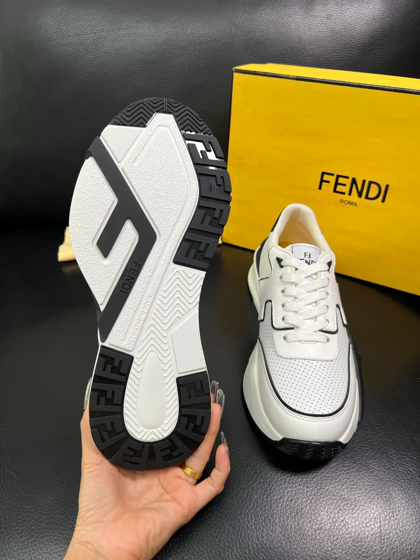 Men's shoes 💰840 FENDI top purchasing Fendi counters are equipped with the original factory, original fabrics imported from Italy, breathable and comfortable cowhide lining, soles: original soles specially provided by the original factory are super comfortable, original factory orders 🔍high quality, you can enter and exit the counter at will, welcome to compare, code number 39-44 (customized 38-45) 85856